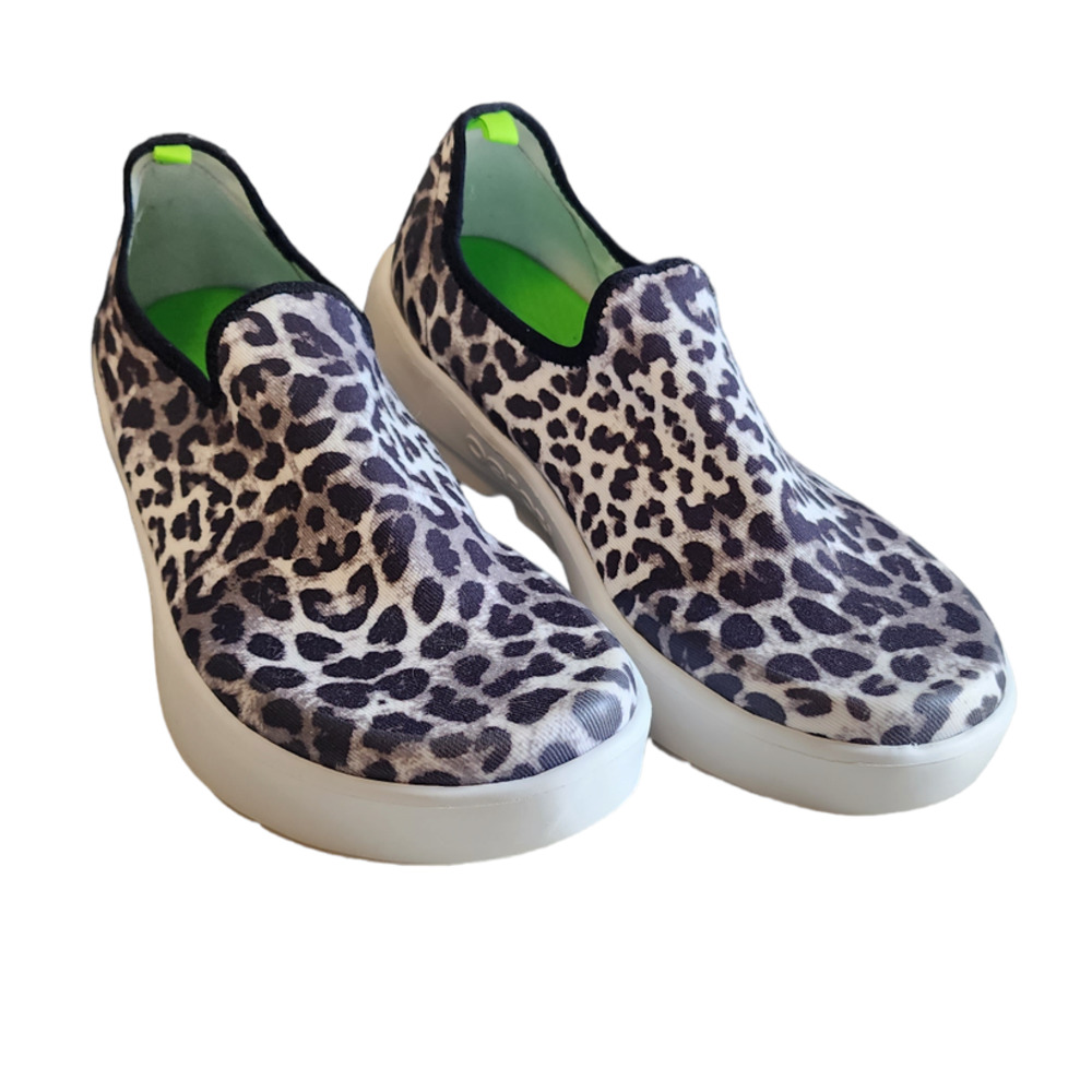 OOFOS OOmg eeZee Low recovery slip-ons